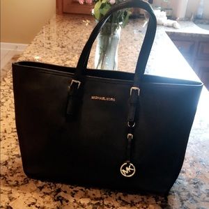 Michael Kors Jet Set Tote !
